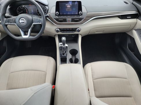 Used 2025 Nissan Altima 2.5 SV FWD image 17