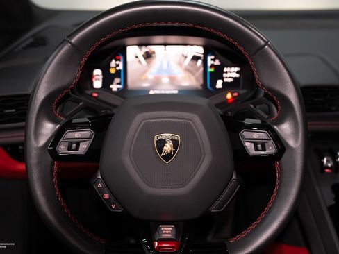 Used 2023 Lamborghini Huracan EVO image 32