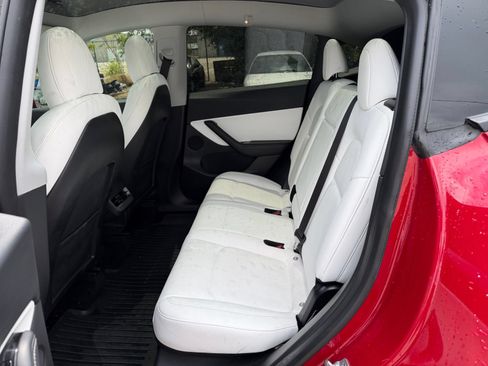 Used 2021 Tesla Model Y Long Range AWD/4WD image 28