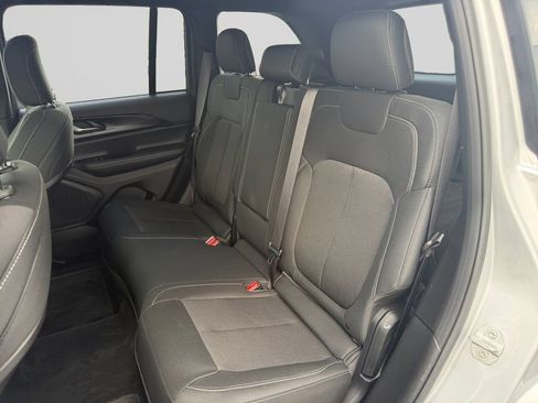 Used 2025 Jeep Grand Cherokee Laredo X w/ Luxury Tech Group I AWD/4WD image 13