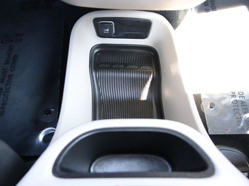 Used 2024 Chrysler Pacifica Touring-L FWD image 49