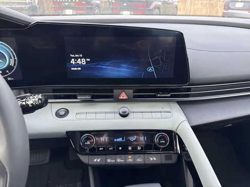 New 2025 Hyundai Elantra Limited image 12