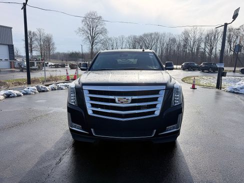 Used 2019 Cadillac Escalade Luxury image 4
