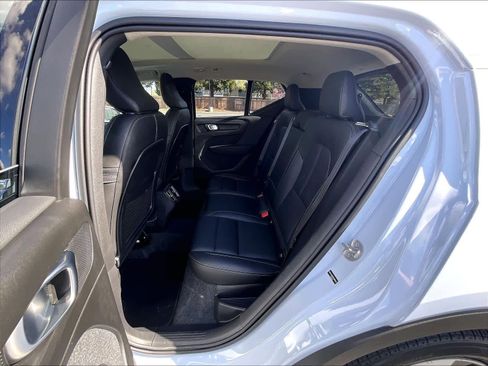 Used 2025 Volvo XC40 B5 Plus image 29