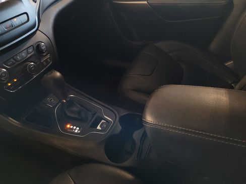 Used 2021 Jeep Cherokee Latitude Lux FWD image 26