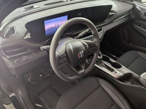 Used 2025 Buick Envista Preferred FWD image 11