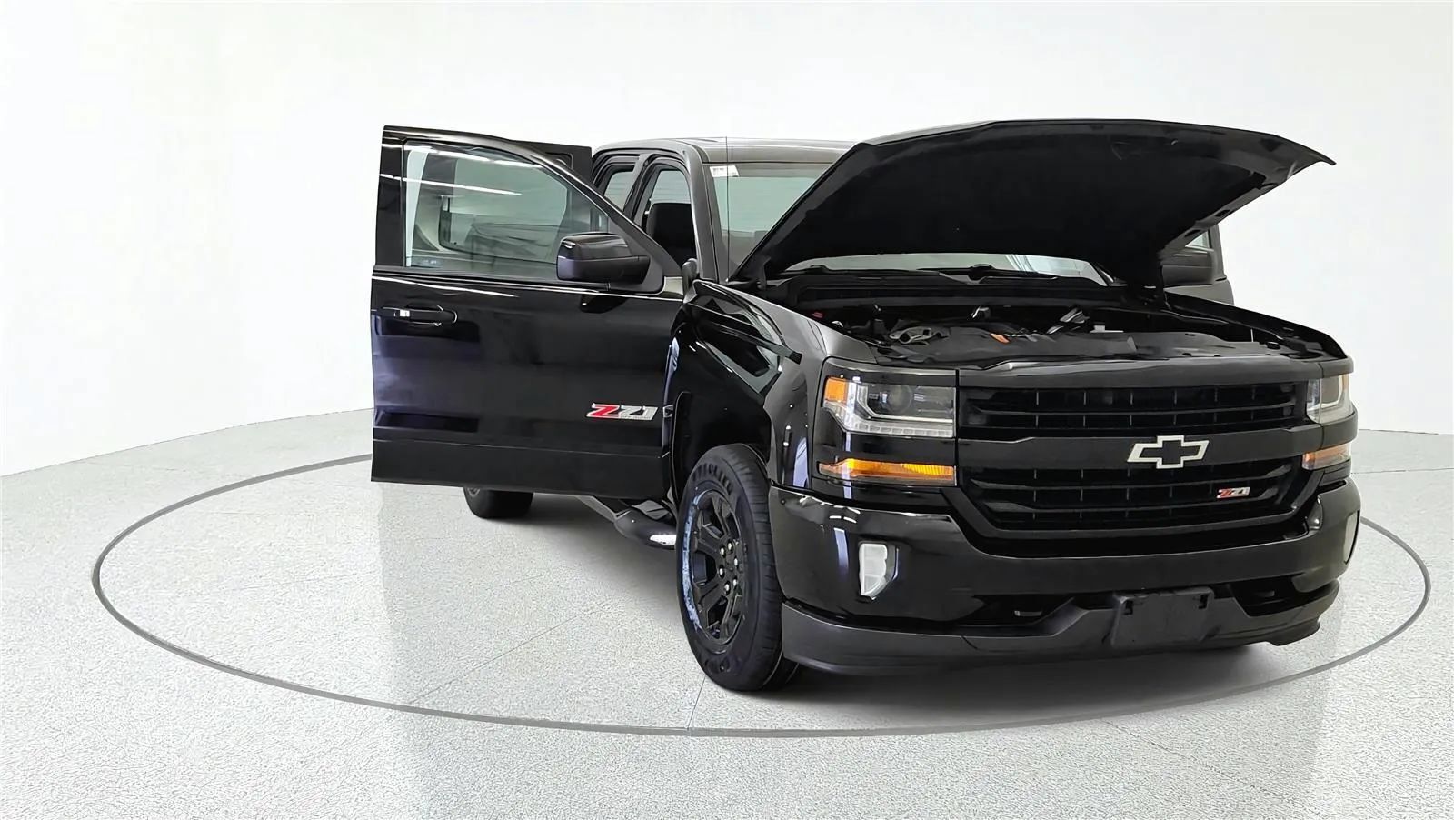 Used 2017 Chevrolet Silverado 1500 LT w/ Midnight Edition AWD/4WD image 12