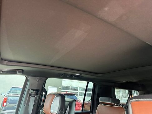 Used 2023 GMC Yukon XL Denali Ultimate AWD/4WD image 10
