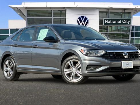 Used 2019 Volkswagen Jetta R-Line w/ R-Line Cold Weather Package image 2