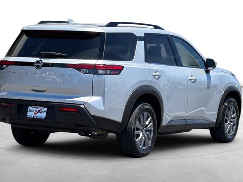 Used 2025 Nissan Pathfinder SV FWD image 6