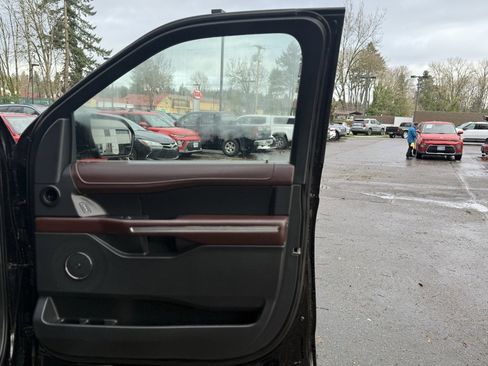 Used 2023 Ford Expedition Limited image 17