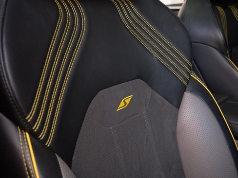 Used 2022 Bentley Bentayga image 26