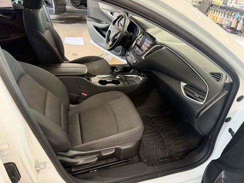 Used 2021 Chevrolet Malibu LT FWD image 27