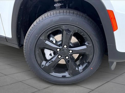 New 2025 Jeep Grand Cherokee Limited w/ Black Appearance Package image 12