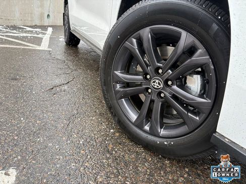 Certified 2025 Toyota Sienna XSE image 14