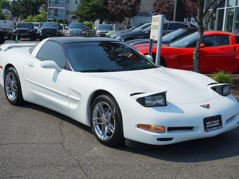 Used 1997 Chevrolet Corvette Coupe w/ Memory Pkg RWD image 9