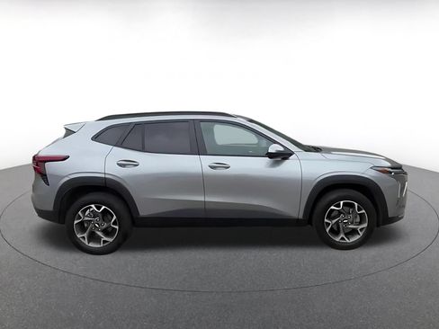 Used 2025 Chevrolet Trax LT FWD image 16