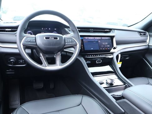 New 2026 Jeep Grand Cherokee Limited AWD/4WD image 2