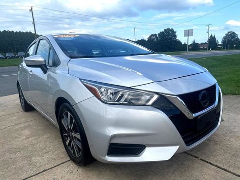 Used 2021 Nissan Versa SV image 2