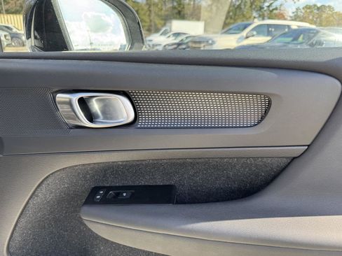 Used 2021 Volvo XC40 T5 R-Design w/ Advanced Package image 30