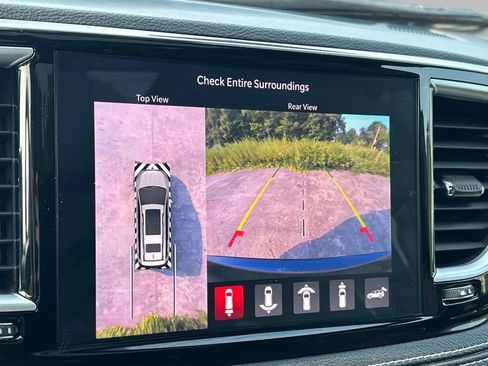 Used 2025 Chrysler Pacifica Limited FWD image 36