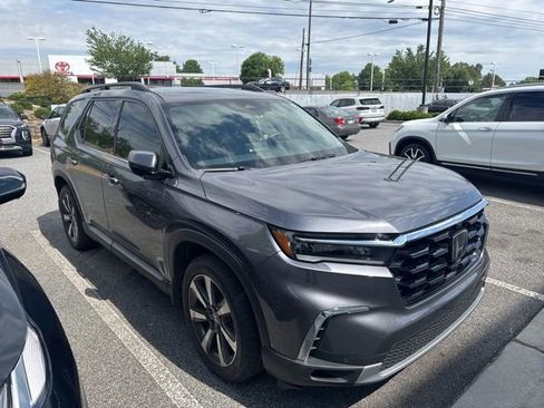 Certified 2025 Honda Pilot Elite image 3