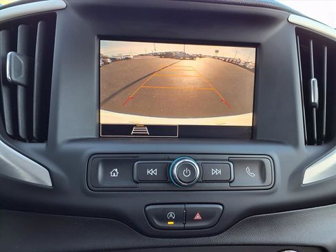 Used 2024 GMC Terrain SLE w/ Driver Convenience Package image 4