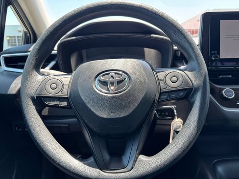Used 2025 Toyota Corolla LE FWD image 28