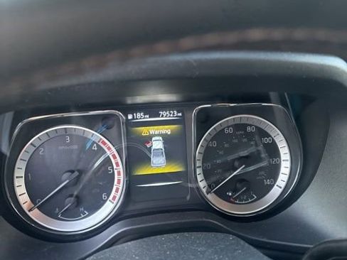 Used 2017 Nissan Titan Platinum Reserve image 25