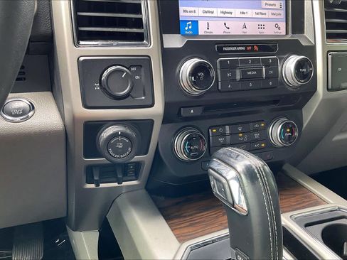 Used 2018 Ford F150 Lariat w/ Equipment Group 502A Luxury image 30