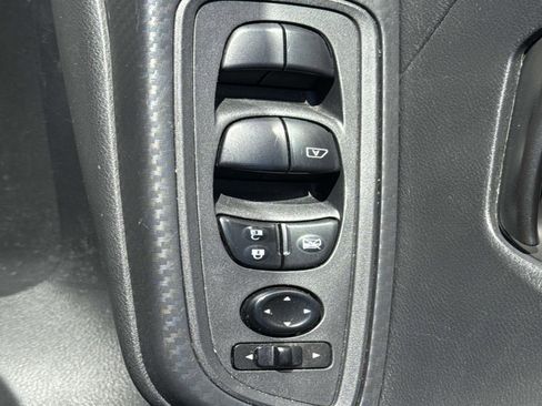 Used 2024 Nissan Versa S w/ Trunk Package image 20