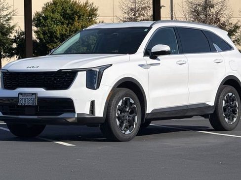 Certified 2025 Kia Sorento S image 10