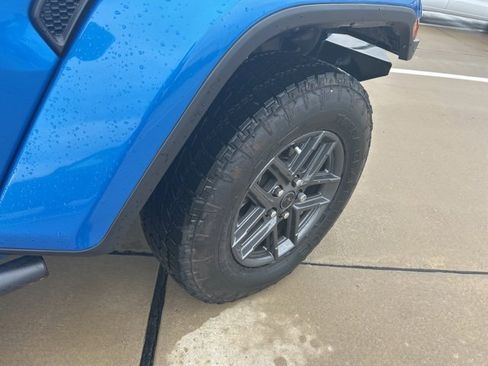 Used 2024 Jeep Gladiator Sport image 14