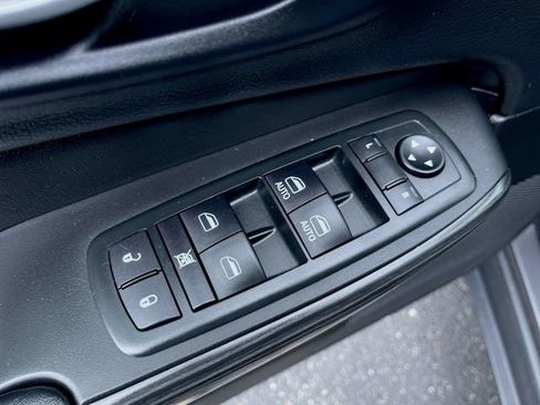 Used 2015 Jeep Cherokee Limited AWD/4WD image 23