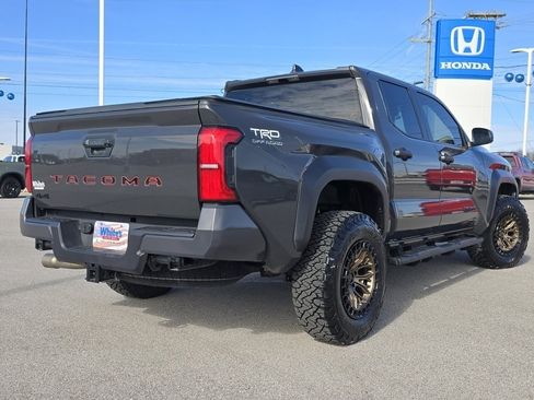 Used 2025 Toyota Tacoma TRD Off-Road image 15