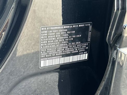 Certified 2024 Volkswagen Tiguan SE R-Line AWD/4WD image 10