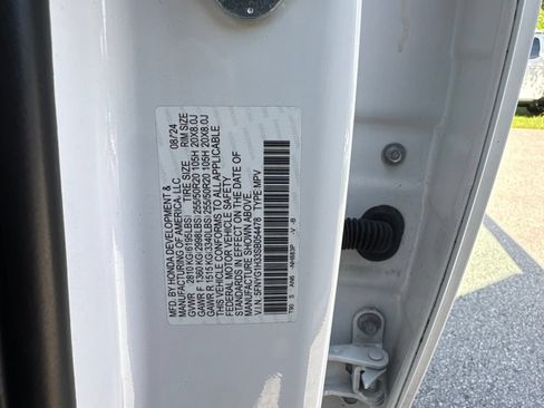 Used 2025 Honda Pilot Sport image 14