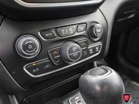 Used 2022 Jeep Cherokee Trailhawk image 33