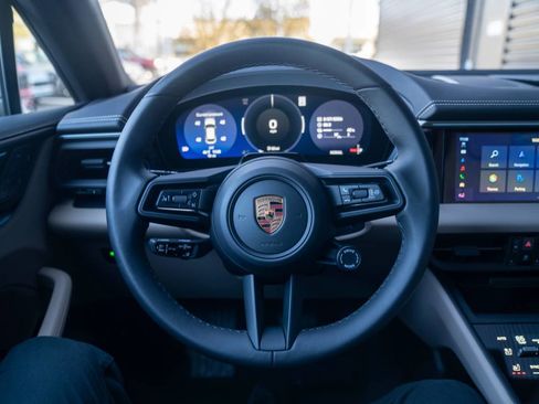 New 2026 Porsche Macan 4 Electric image 13