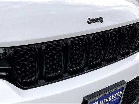 Used 2023 Jeep Grand Cherokee Altitude AWD/4WD image 30