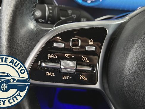 Used 2022 Mercedes-Benz GLC 300 4MATIC image 12