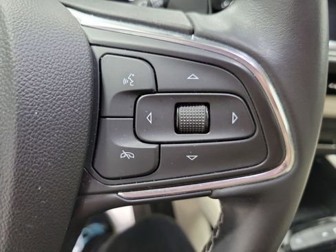 Used 2022 Buick Envision Essence w/ Safety Package FWD image 40