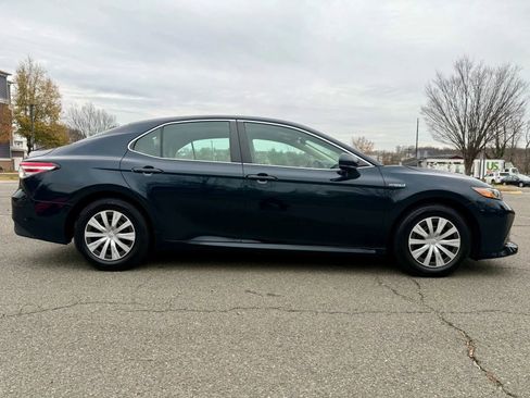 Used 2019 Toyota Camry LE image 5
