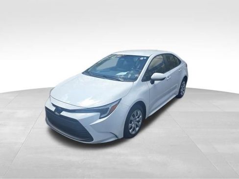Used 2023 Toyota Corolla LE image 3