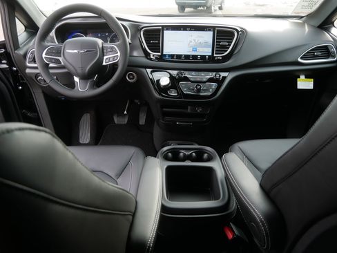 New 2026 Chrysler Voyager LX image 10