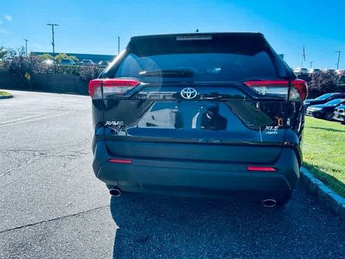 Used 2025 Toyota RAV4 XLE AWD/4WD image 5