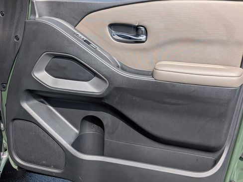 Used 2024 Nissan Frontier SV image 29