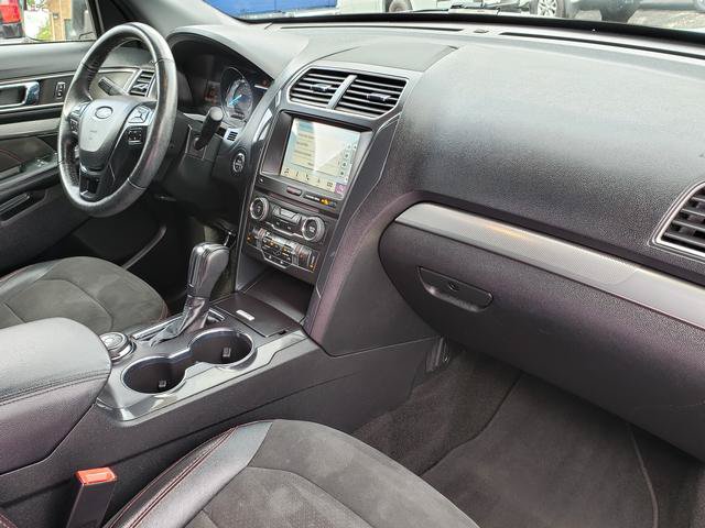 Used 2018 Ford Explorer XLT w/ Equipment Group 202A AWD/4WD image 19