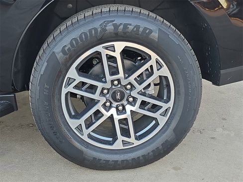 New 2025 Ford Expedition Active image 32