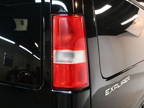 Used 2018 GMC Savana 2500 Extended w/ Enhanced Convenience Package RWD image 16